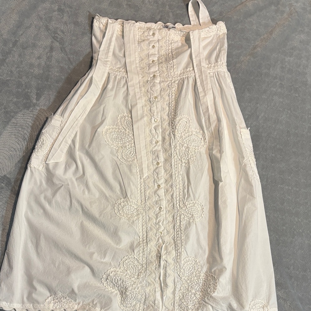 Juliet Dunn White Embroidered Dress